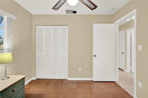 House in Palmetto Bay, Florida 3 bedrooms, 100.15 sq.m. № 1777756 - photo 17