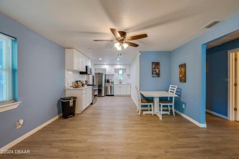 House in Daytona Beach, Florida 4 bedrooms, 172.15 sq.m. № 2121224 - photo 7
