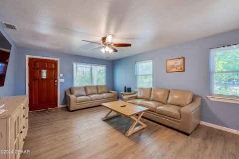 House in Daytona Beach, Florida 4 bedrooms, 172.15 sq.m. № 2121224 - photo 5