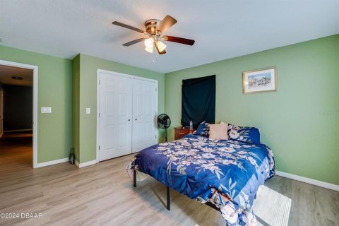 House in Daytona Beach, Florida 4 bedrooms, 172.15 sq.m. № 2121224 - photo 10