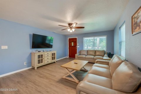 House in Daytona Beach, Florida 4 bedrooms, 172.15 sq.m. № 2121224 - photo 6