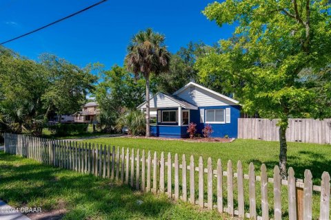 House in Daytona Beach, Florida 4 bedrooms, 172.15 sq.m. № 2121224 - photo 3