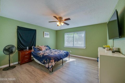House in Daytona Beach, Florida 4 bedrooms, 172.15 sq.m. № 2121224 - photo 9