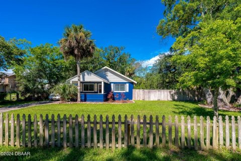 House in Daytona Beach, Florida 4 bedrooms, 172.15 sq.m. № 2121224