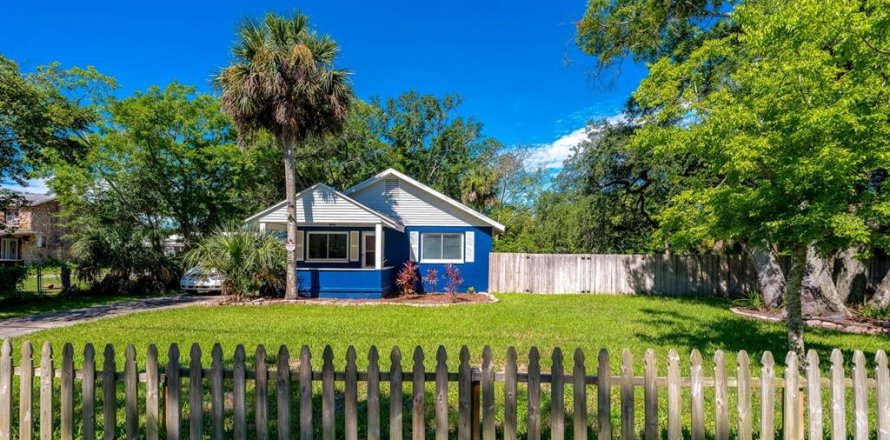 House in Daytona Beach, Florida 4 bedrooms, 172.15 sq.m. № 2121224