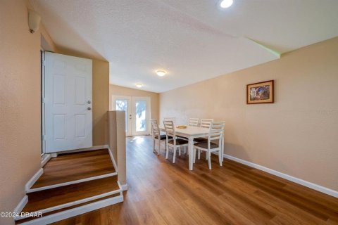 House in Daytona Beach, Florida 4 bedrooms, 172.15 sq.m. № 2121224 - photo 16