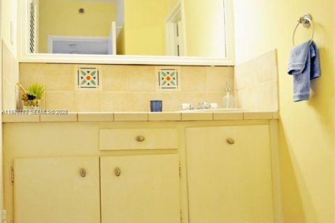 Condo in Miami Beach, Florida, 1 bedroom  № 2042046 - photo 7