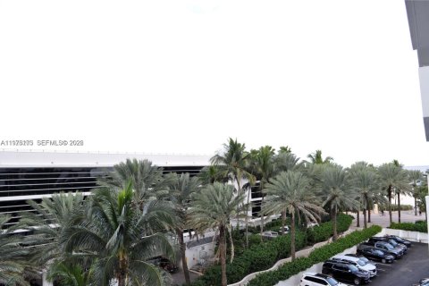 Condo in Miami Beach, Florida, 1 bedroom  № 2042046 - photo 9