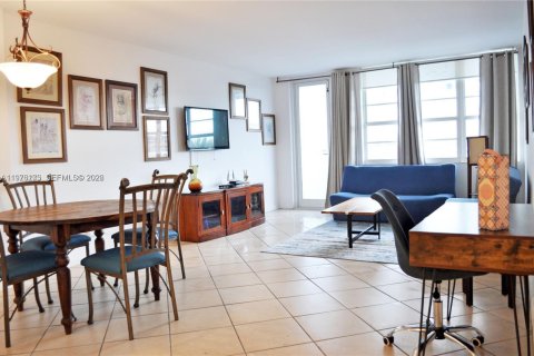 Condo in Miami Beach, Florida, 1 bedroom  № 2042046