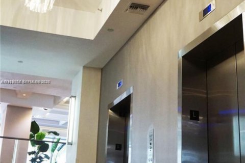 Condo in Miami Beach, Florida, 1 bedroom  № 2042046 - photo 13