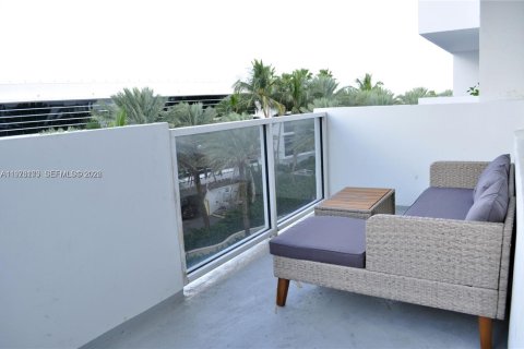 Condo in Miami Beach, Florida, 1 bedroom  № 2042046 - photo 10