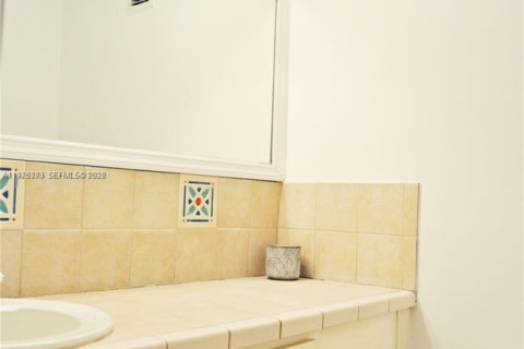 Condo in Miami Beach, Florida, 1 bedroom  № 2042046 - photo 8