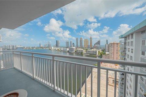 Condominio en venta en Sunny Isles Beach, Florida, 2 dormitorios, 138.24 m2 № 1937480 - foto 8