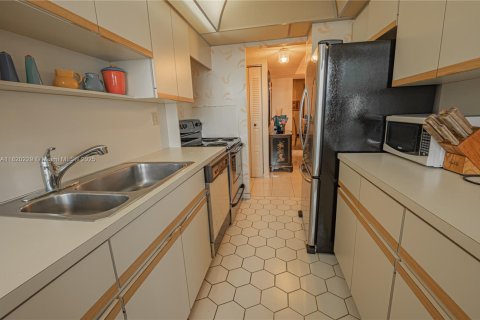 Condominio en venta en Sunny Isles Beach, Florida, 2 dormitorios, 138.24 m2 № 1937480 - foto 17