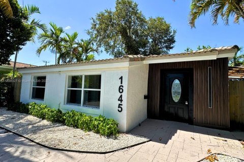 House in North Miami Beach, Florida 4 bedrooms, 151.71 sq.m. № 2012753 - photo 4
