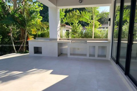 Villa ou maison à vendre à Coral Gables, Floride: 4 chambres, 409.7 m2 № 1956628 - photo 5