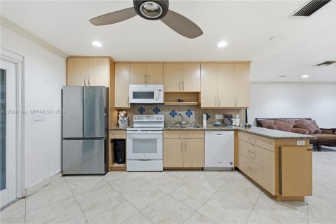Купить виллу или дом в Дания-Бич, Флорида 2 спальни, 103.49м2, № 2292927 - фото 11