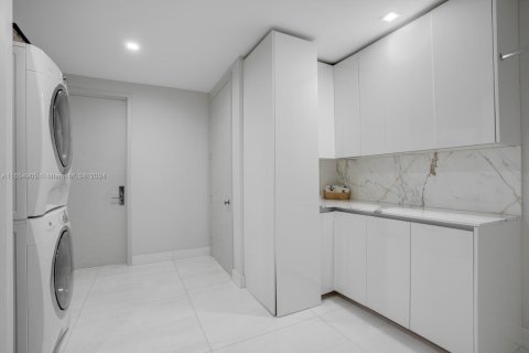 Copropriété à vendre à Bal Harbour, Floride: 3 chambres, 388.8 m2 № 2035033 - photo 11