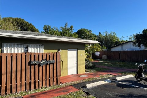 Commercial property in Fort Lauderdale, Florida 196.4 sq.m. № 1983089 - photo 1