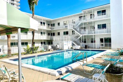 Condo à Hollywood, Floride, 1 chambre  № 2271936