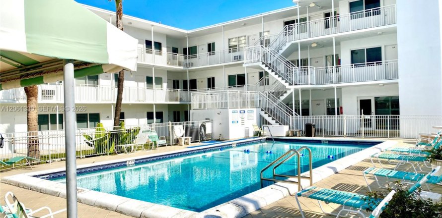 Condo à Hollywood, Floride, 1 chambre  № 2271936