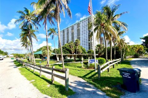 Copropriété à vendre à Hollywood, Floride: 1 chambre, 50.35 m2 № 2271936 - photo 8