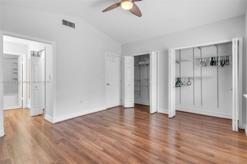 Touwnhouse à vendre à Miami, Floride: 3 chambres, 124.12 m2 № 1969711 - photo 24