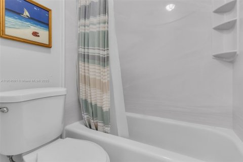 Touwnhouse à vendre à Miami, Floride: 3 chambres, 124.12 m2 № 1969711 - photo 22