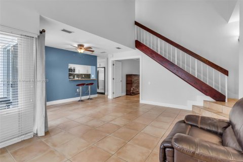 Touwnhouse à vendre à Miami, Floride: 3 chambres, 124.12 m2 № 1969711 - photo 6