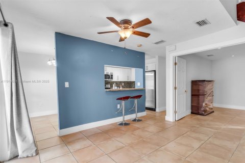Touwnhouse à vendre à Miami, Floride: 3 chambres, 124.12 m2 № 1969711 - photo 8