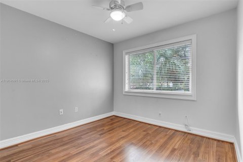 Touwnhouse à vendre à Miami, Floride: 3 chambres, 124.12 m2 № 1969711 - photo 18