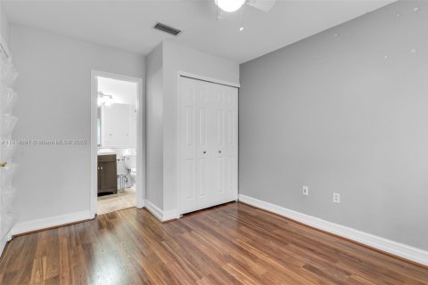 Touwnhouse à vendre à Miami, Floride: 3 chambres, 124.12 m2 № 1969711 - photo 19