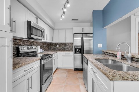 Touwnhouse à vendre à Miami, Floride: 3 chambres, 124.12 m2 № 1969711 - photo 14