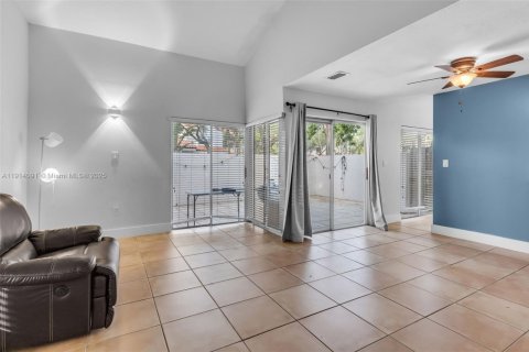Touwnhouse à vendre à Miami, Floride: 3 chambres, 124.12 m2 № 1969711 - photo 5