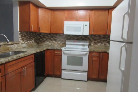 House in Coral Springs, Florida 3 bedrooms, 167.22 sq.m. № 2083798 - photo 5