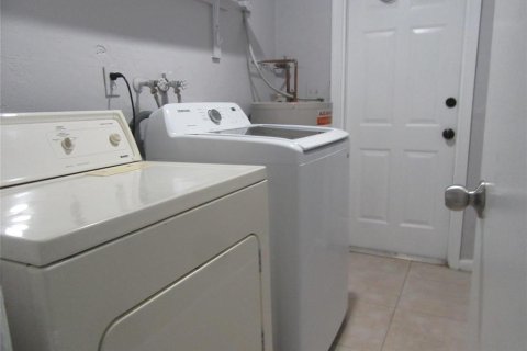 House in Coral Springs, Florida 3 bedrooms, 167.22 sq.m. № 2083798 - photo 13