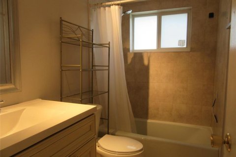 House in Coral Springs, Florida 3 bedrooms, 167.22 sq.m. № 2083798 - photo 11