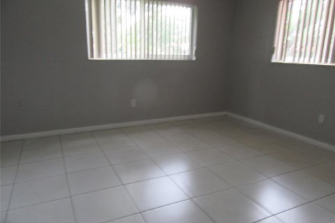 House in Coral Springs, Florida 3 bedrooms, 167.22 sq.m. № 2083798 - photo 8