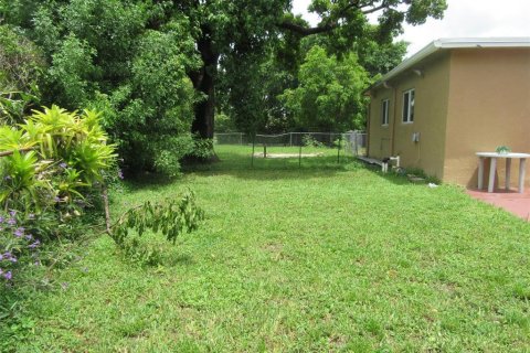 House in Coral Springs, Florida 3 bedrooms, 167.22 sq.m. № 2083798 - photo 2
