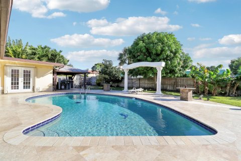 House in Palm Beach Gardens, Florida 4 bedrooms, 225.85 sq.m. № 2180893 - photo 2