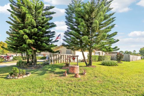 House in Palm Beach Gardens, Florida 4 bedrooms, 225.85 sq.m. № 2180893 - photo 18