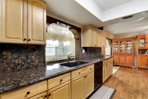 House in Palm Beach Gardens, Florida 4 bedrooms, 225.85 sq.m. № 2180893 - photo 5