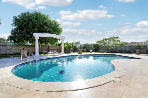 House in Palm Beach Gardens, Florida 4 bedrooms, 225.85 sq.m. № 2180893 - photo 17