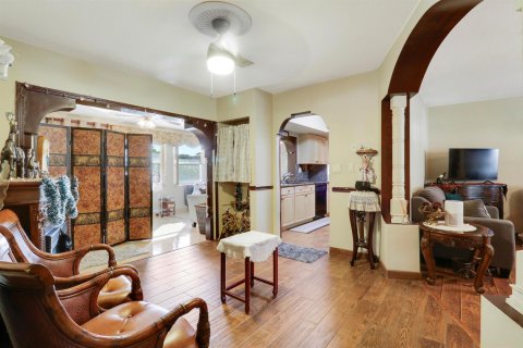 House in Palm Beach Gardens, Florida 4 bedrooms, 225.85 sq.m. № 2180893 - photo 10