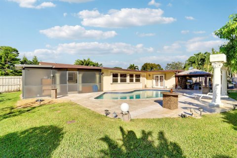 House in Palm Beach Gardens, Florida 4 bedrooms, 225.85 sq.m. № 2180893 - photo 15