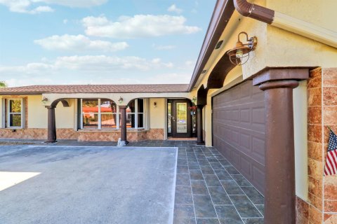 House in Palm Beach Gardens, Florida 4 bedrooms, 225.85 sq.m. № 2180893