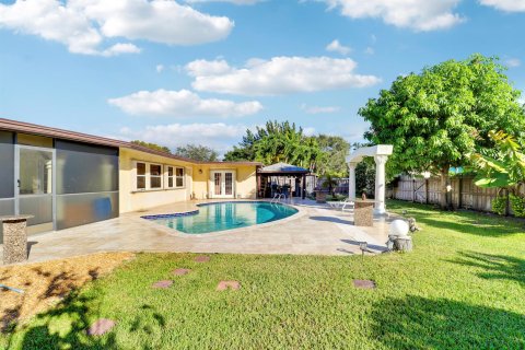 House in Palm Beach Gardens, Florida 4 bedrooms, 225.85 sq.m. № 2180893 - photo 16