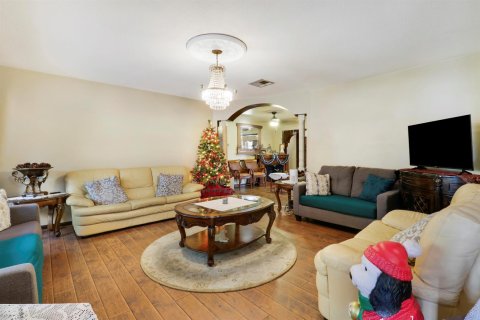 House in Palm Beach Gardens, Florida 4 bedrooms, 225.85 sq.m. № 2180893 - photo 8