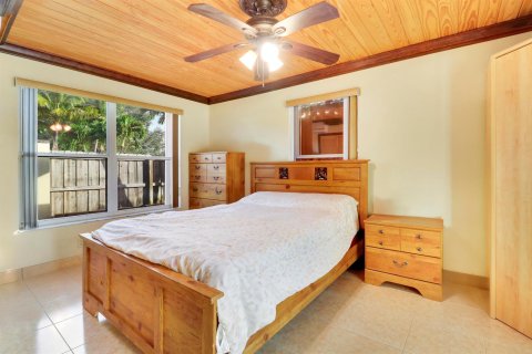 House in Palm Beach Gardens, Florida 4 bedrooms, 225.85 sq.m. № 2180893 - photo 26