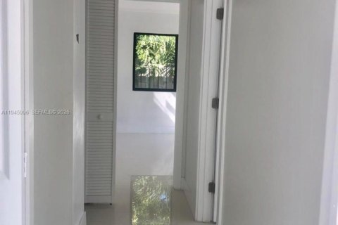 Снять в аренду виллу или дом в Майами-Бич, Флорида 2 спальни, 92.9м2, № 2004454 - фото 7